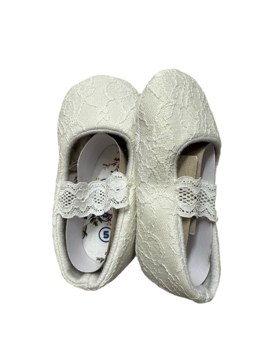 Myggp Lace Toddler Ballet Flats
Size 5 
White lace