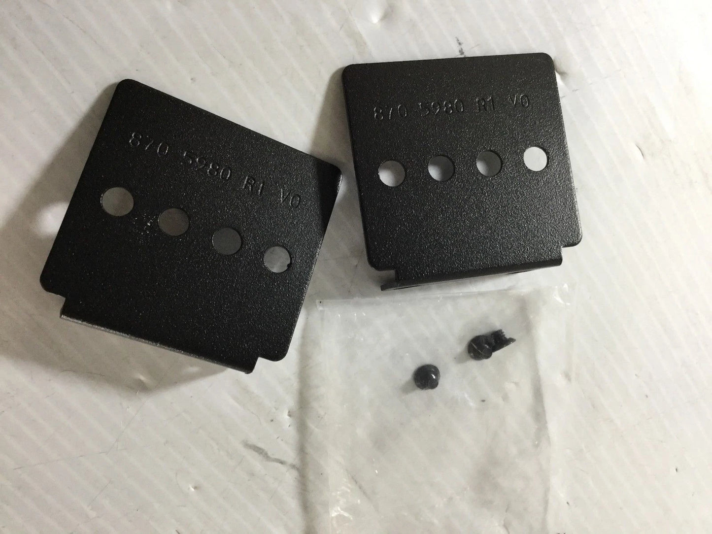 APC 870-5319B R3 V0 CABLE RESTRAINT BRACKET SET OPEN BOX