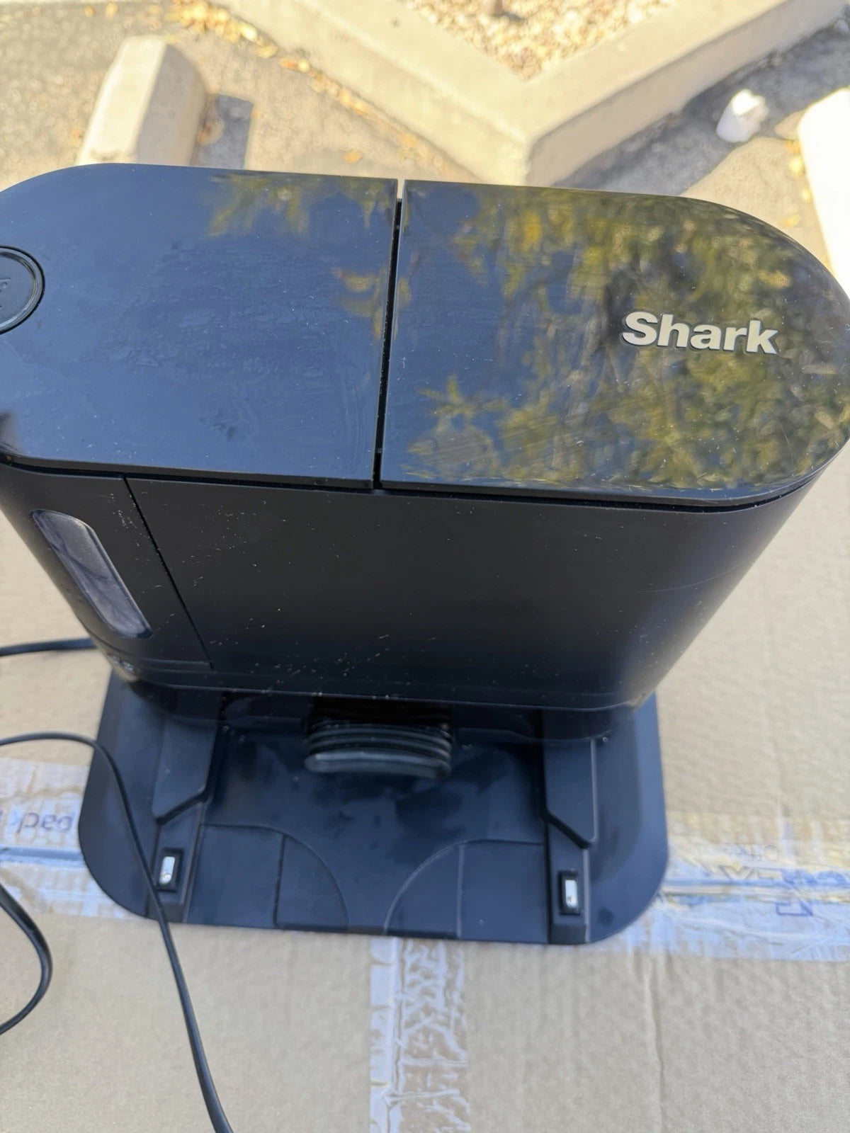 Shark UR100S IQ Robot Vacuum with Self-Empty Base and Smart Mapping