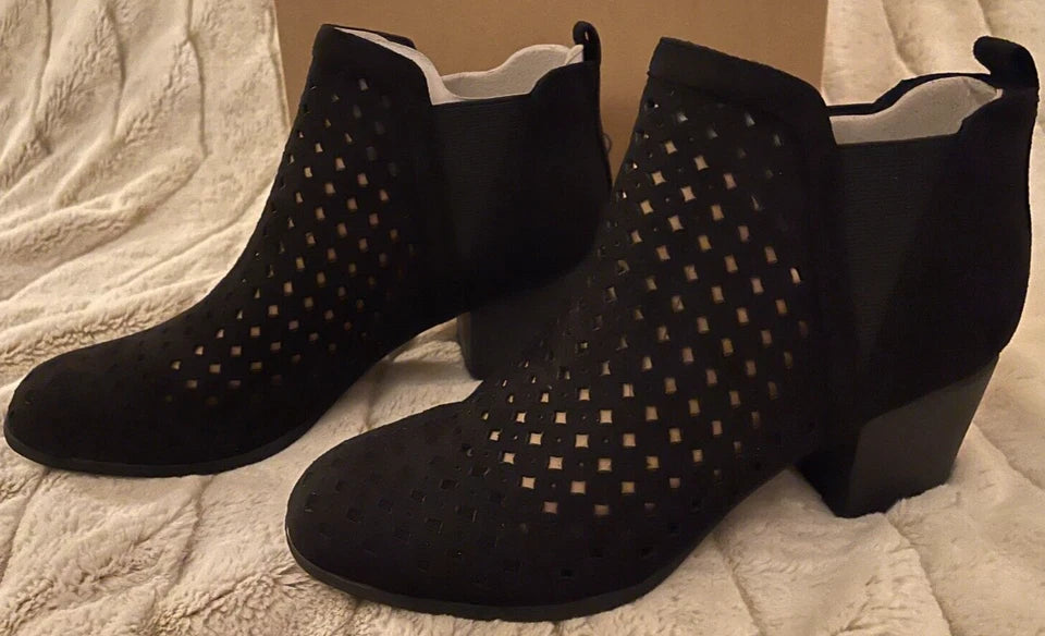 indigo rd. Salem Perforated Booties Size 6